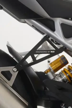 R&G EH0109BKA Uitlaatsteun Met Voetsteunafdekplaat Zwart Triumph Speed Triple 1200 RS 21- Uitverkoop