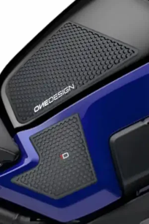 Op = Op Puig tank Grip Pads Yamaha MT10 vanaf 2016