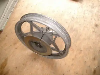 Wiel achter Suzuki GSX 400 F (GS40XF) Finale Uitverkoop