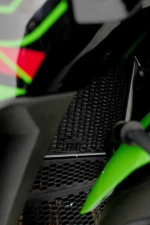 R&G - PRO RADIATOR GUARD BLACK - Protectors - Geschikt voor Kawasaki ZX-4RR 23- Geld-Terug-Garantie
